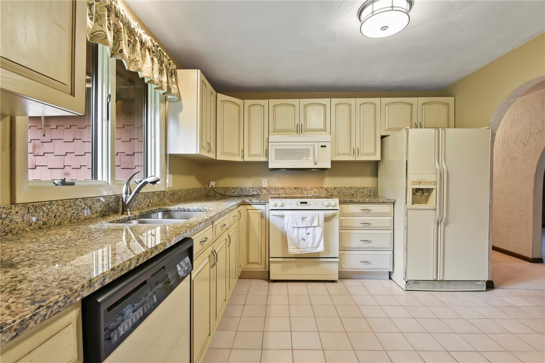 14 Greenbrier Road Smithfield, RI 02828 - Photo 12 of 27 Gallery Image 12