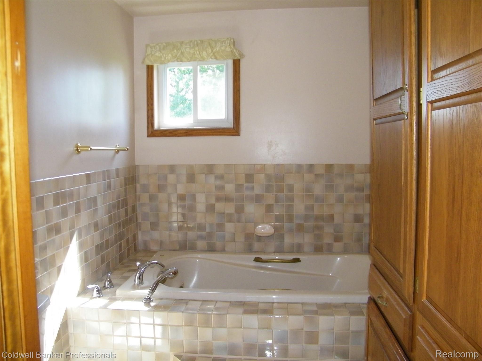 5740 East Burnside Road North Branch, MI 48461 - Photo 14 of 33 102_0322.JPG