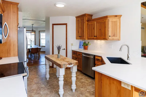 $725,000 | 4230 Northwest Valencia Road, Silver Lake, KS 66539