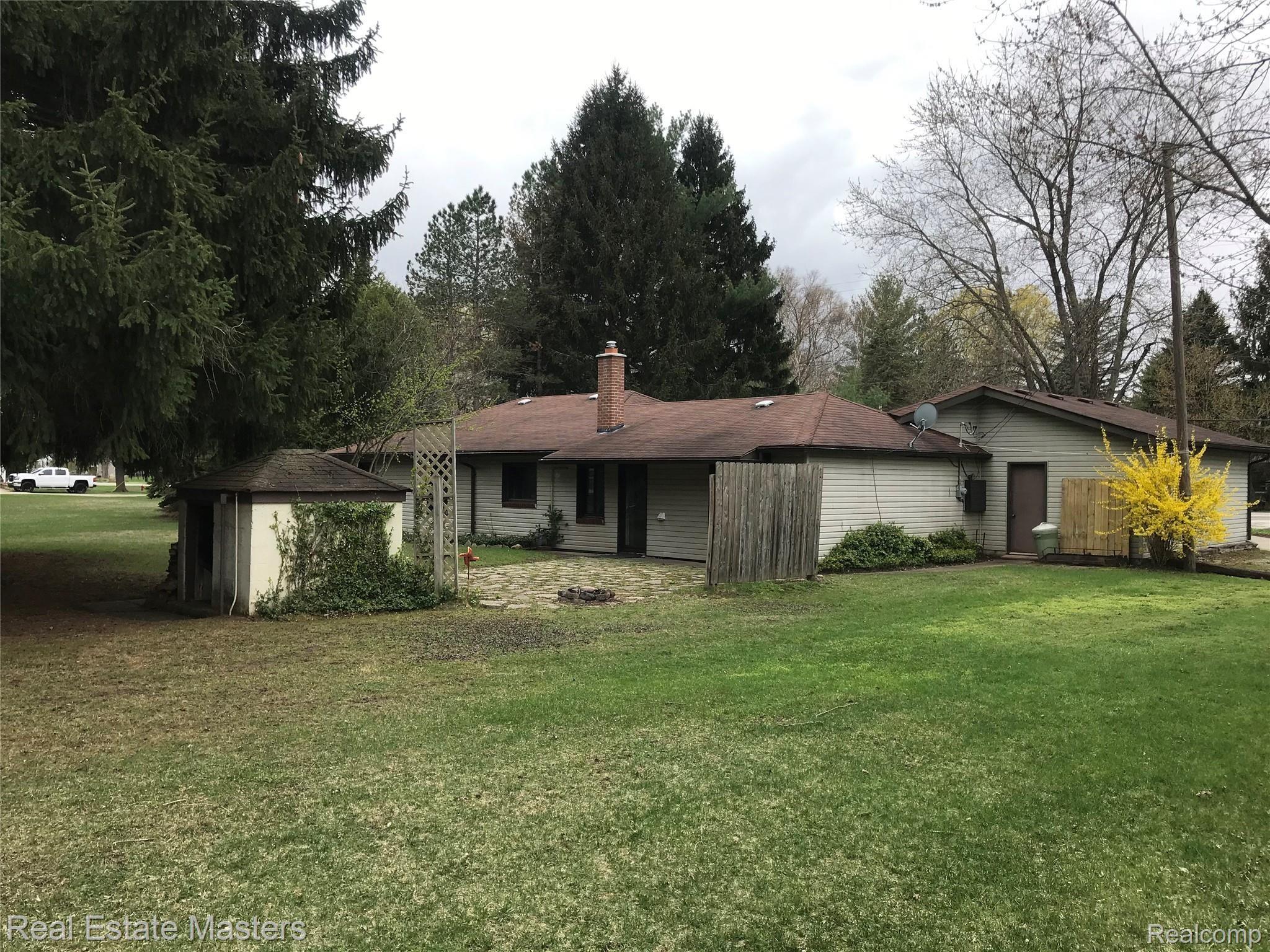 2852 Beach Road Port Huron, MI 48060 - Photo 17 of 21 b1.jpg