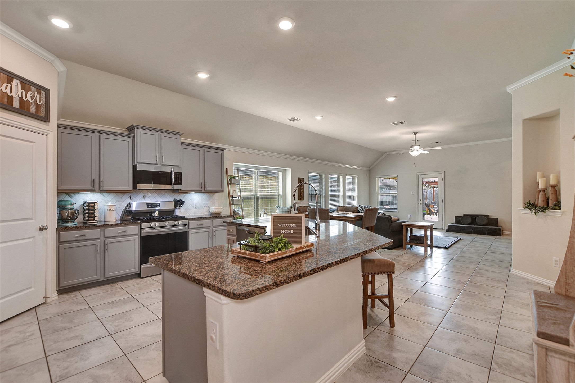 2611 Bright Rock Ln. Conroe, TX 77304 - Photo 9 of 43