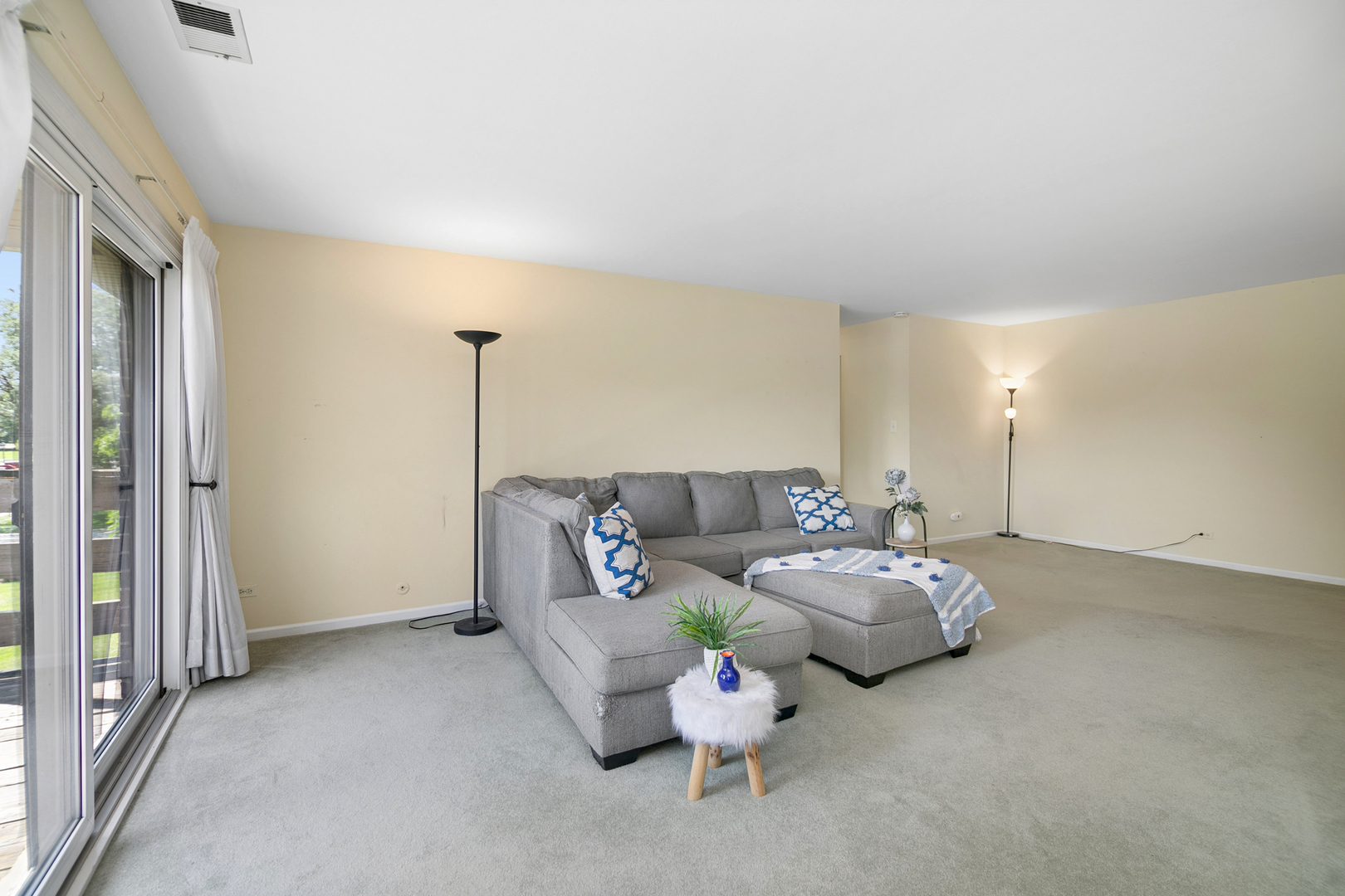 462 Raintree Drive, Unit 2A Glen Ellyn, IL 60137 - Photo 4 of 28 Gallery Image 4