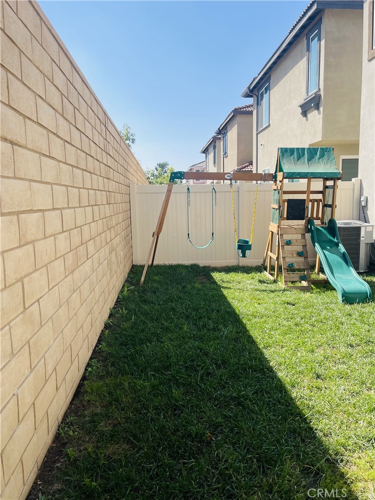 2004 Dewdrop Upland, CA 91786 - Photo 29 of 33