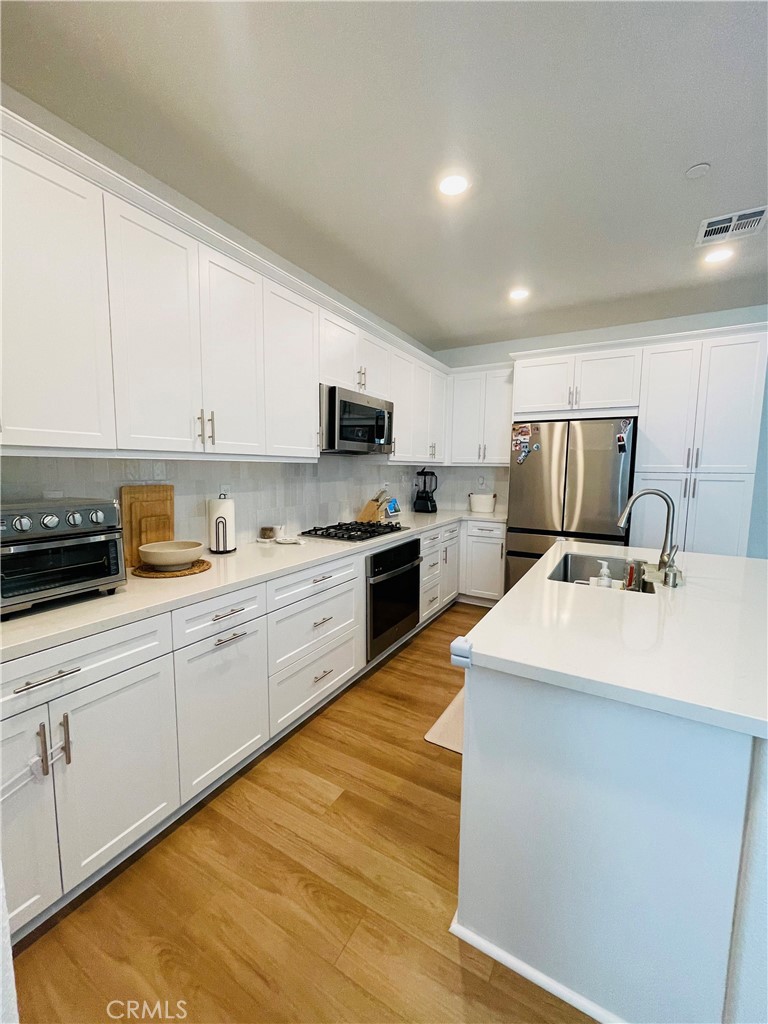 2004 Dewdrop Upland, CA 91786 - Photo 5 of 33