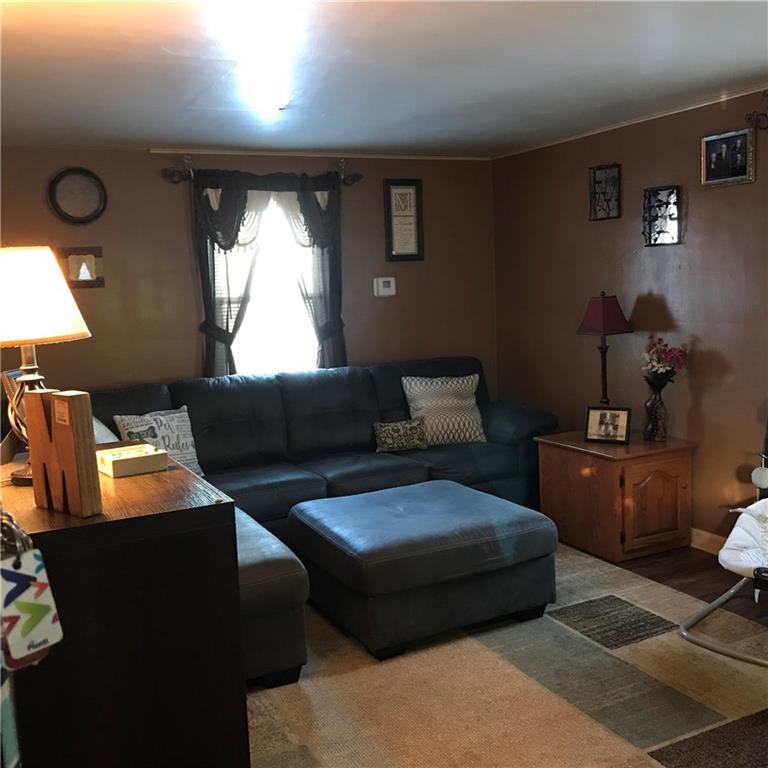 999 George Street Sharon, PA 16146 - Photo 3 of 15 Living Room