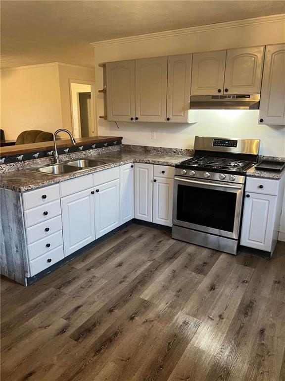 91 Davis Loop Kingston, GA 30145 - Photo 11 of 24 a kitchen with granite countertop a stove and a sink