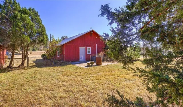 a view of a yard with a tree