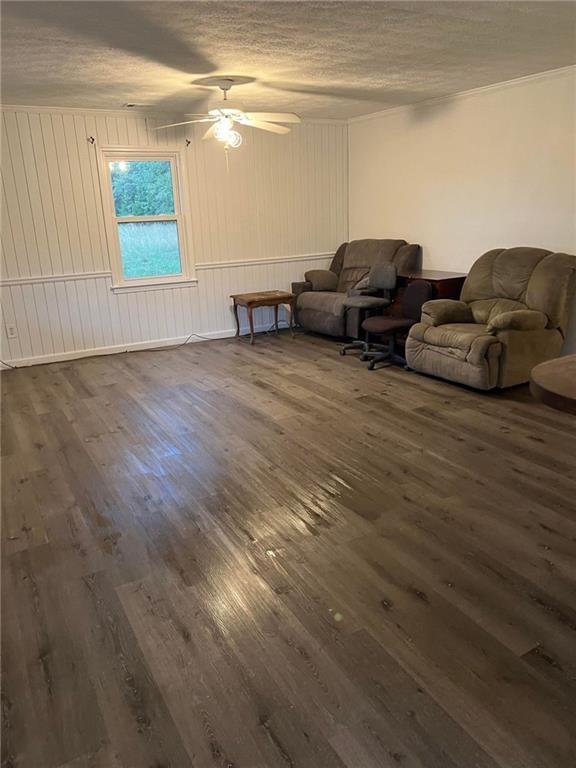 91 Davis Loop Kingston, GA 30145 - Photo 9 of 24 a living room with furniture and a window