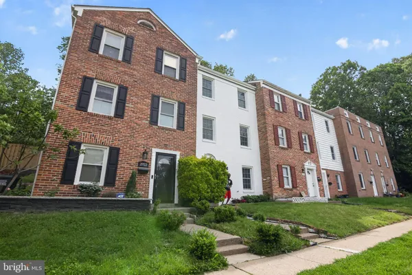 $2,695 | 2925 Wythe Court, Woodbridge, VA 22191