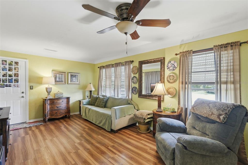 4570 Haines Road North St. Petersburg, FL 33714 - Photo 5 of 29