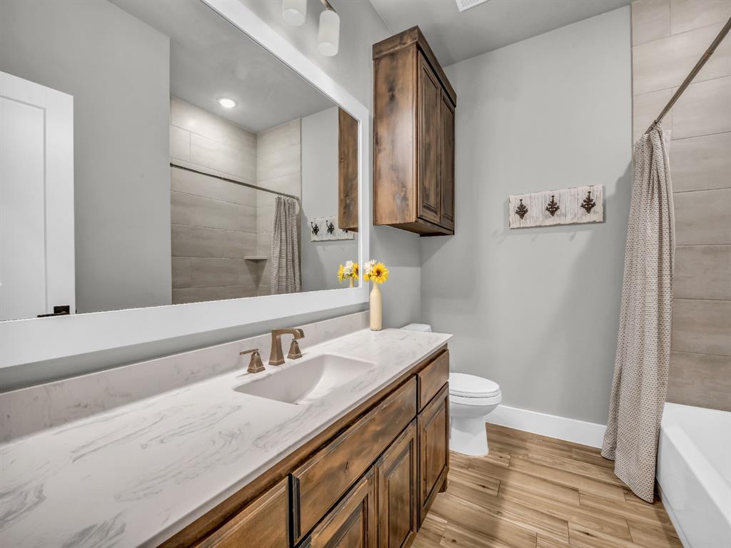 129 Maravilla Drive Aledo, TX 76008 - Photo 18 of 40 Guest Bath