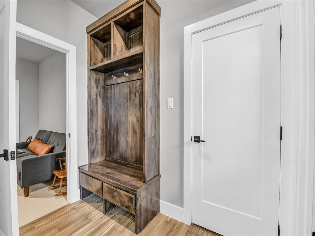 129 Maravilla Drive Aledo, TX 76008 - Photo 19 of 40 Mud room off the main garage