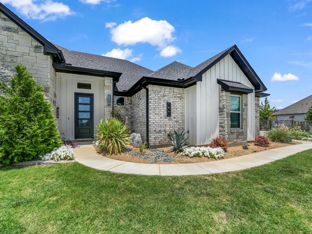 129 Maravilla Drive Aledo, TX 76008 - Photo 2 of 40 Entry