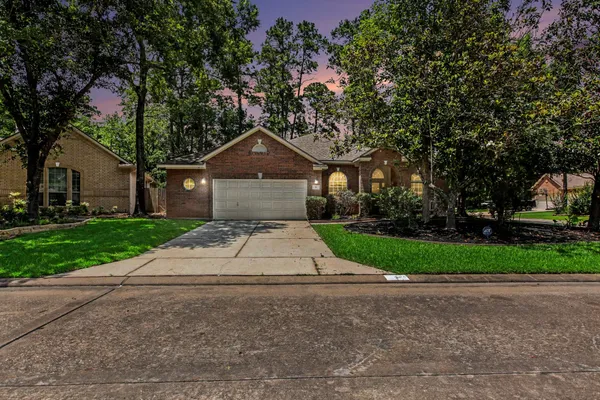 $465,000 | 2 Troll Woods Court, The Woodlands, TX 77384