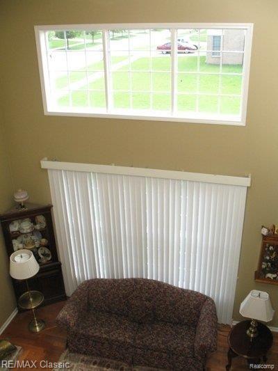 1707 Tremont Road Canton, MI 48188 - Photo 12 of 20 UNIQUE WINDOW ACCENT FAMILY ROOM