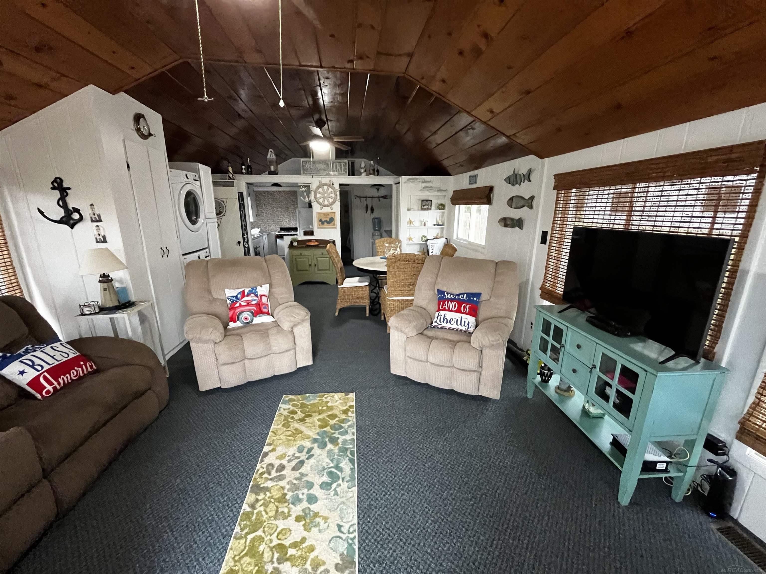 9408 Adams Road St. Helen, MI 48656 - Photo 8 of 39 50176951-4609fa2a-5f4f-4d5d-ad36-b19c301ff29d.JPG