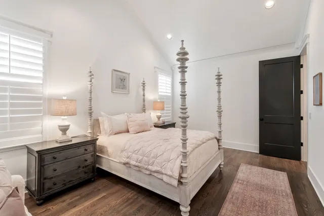 a very nice looking room with a workspace