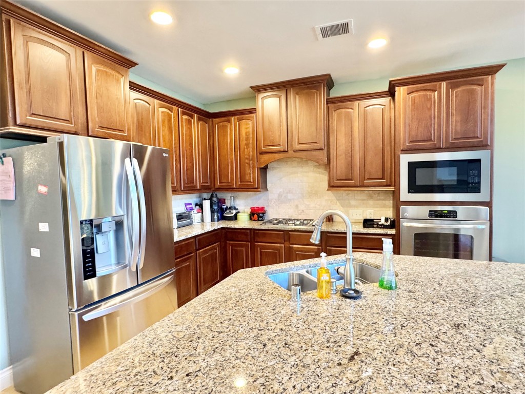 13626 Breakwater Path Loop Houston, TX 77044 - Photo 9 of 29