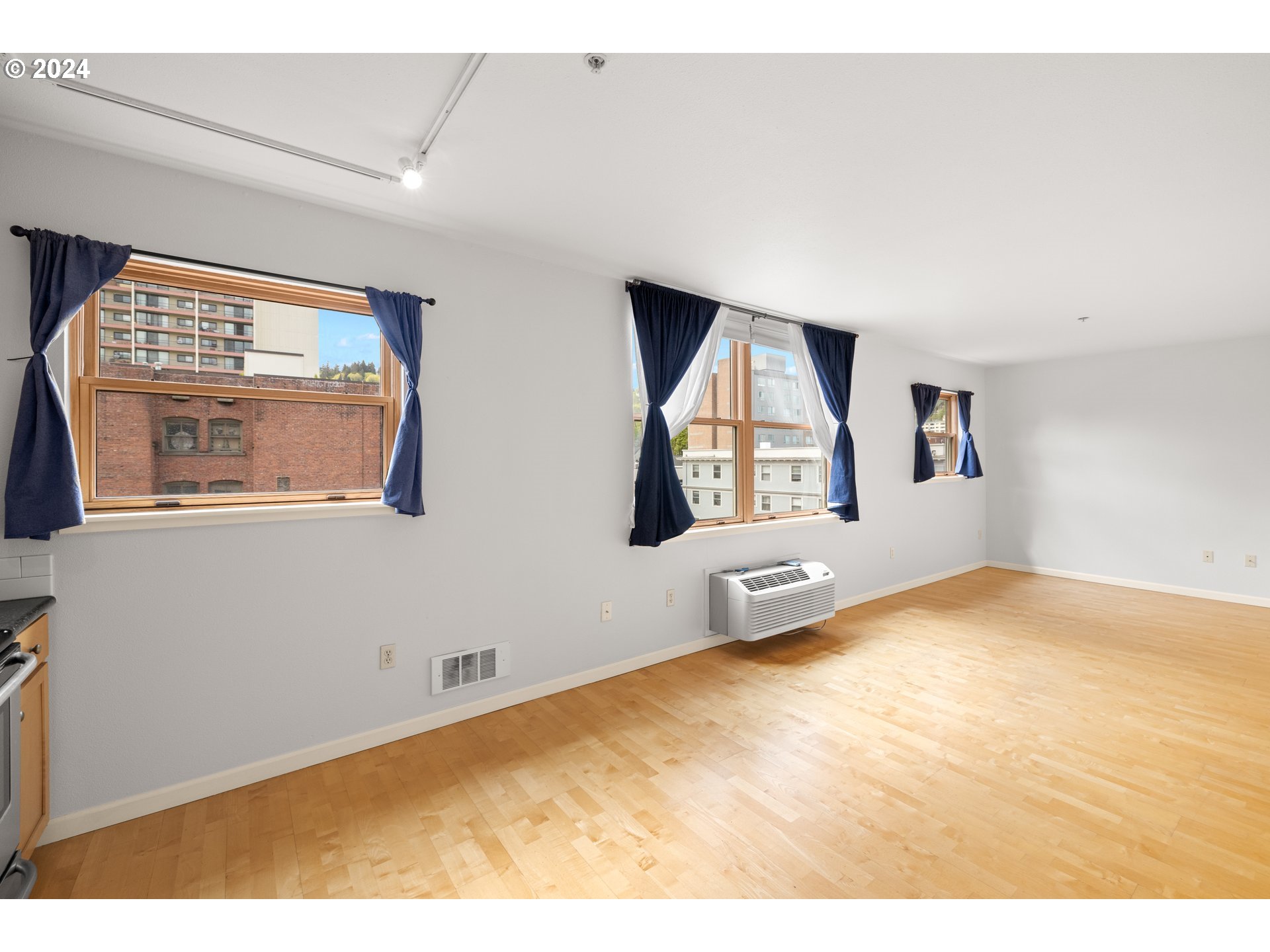 1134 Southwest Jefferson Street, Unit 508 Portland, OR 97201 - Photo 13 of 29 a view of an empty room and window