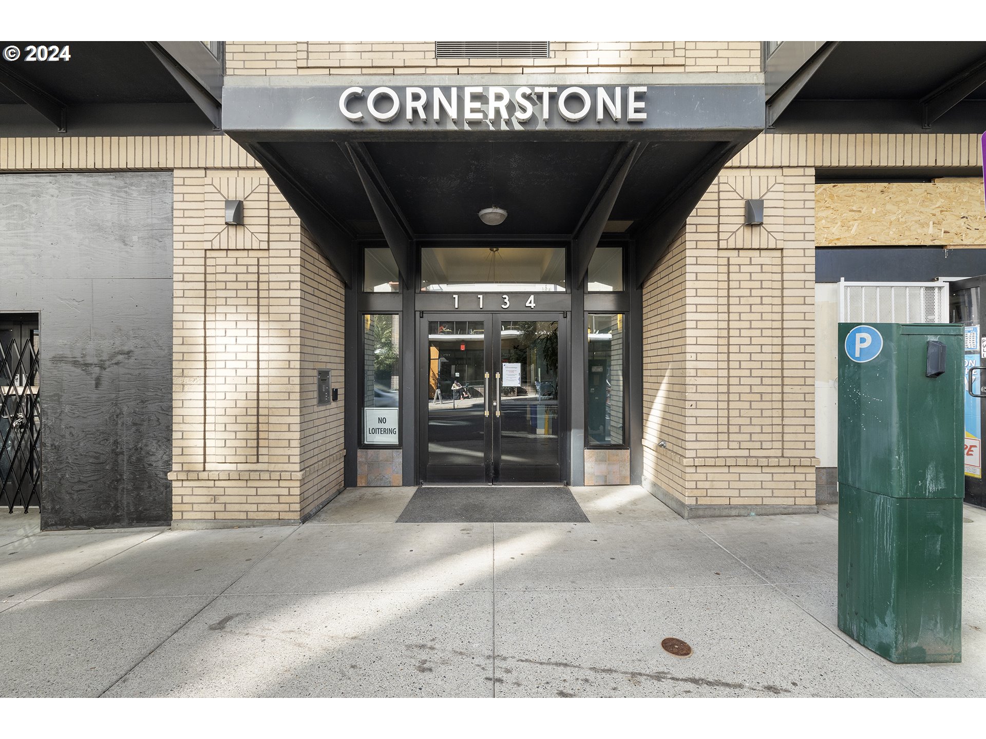 1134 Southwest Jefferson Street, Unit 508 Portland, OR 97201 - Photo 3 of 29 a view of gallery with window