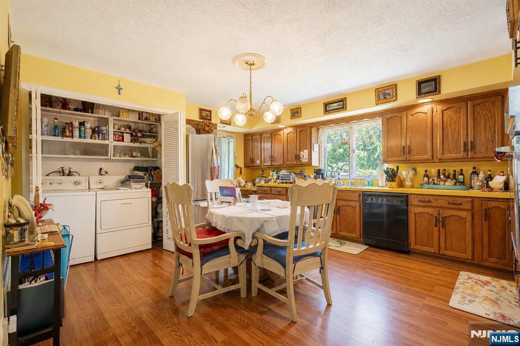 804 Saddle River Road Saddle Brook, NJ 07663 - Photo 4 of 37