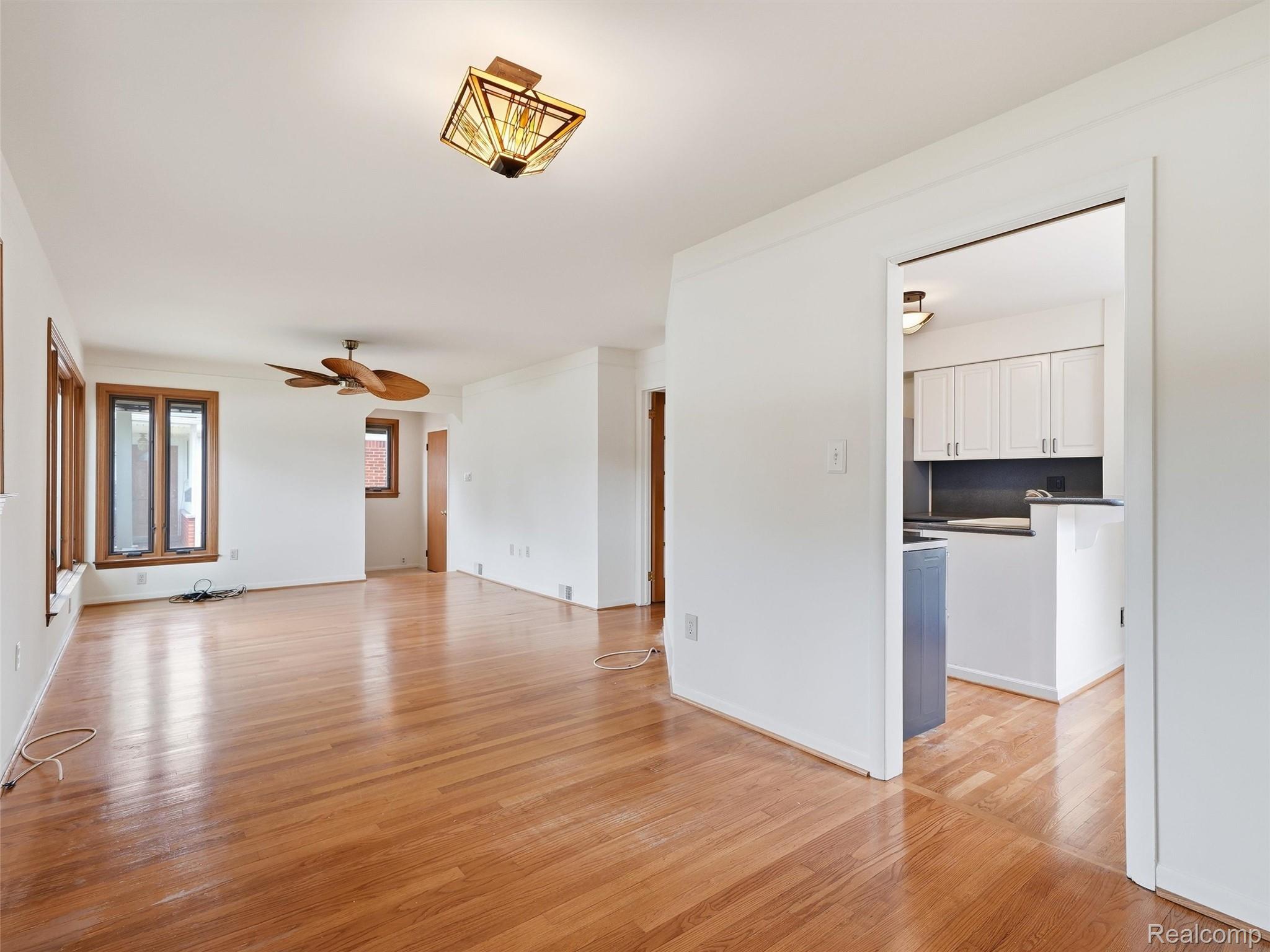 2806 Oliver Road Royal Oak, MI 48073 - Photo 9 of 51 18-DSC03297.jpg