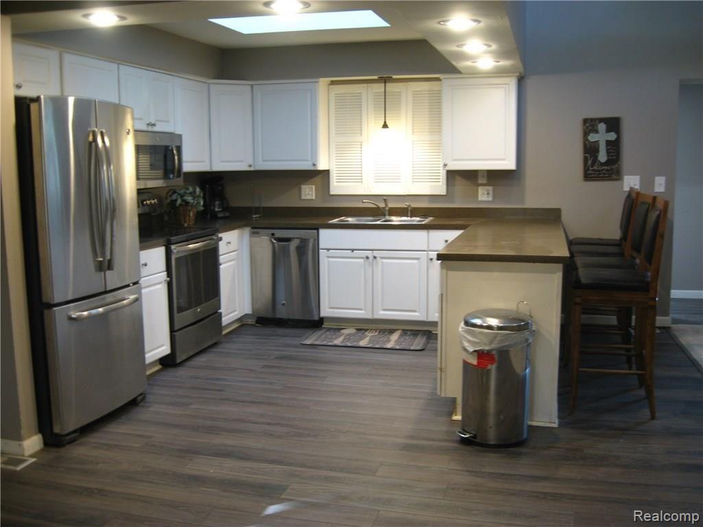 9155 Rucker Road Grosse Ile, MI 48138 - Photo 12 of 31 Kitchen view from dinning room