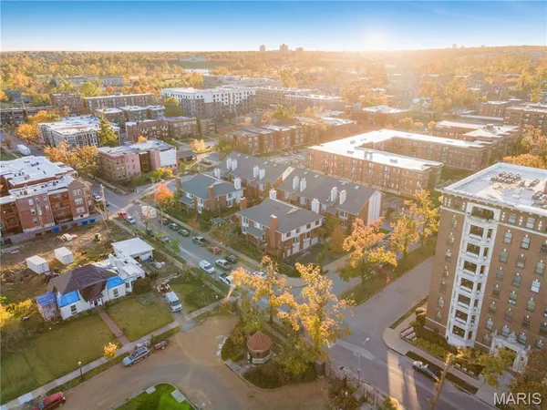 $2,750 | 445 Clara Avenue, Unit 24, St. Louis, MO 63112