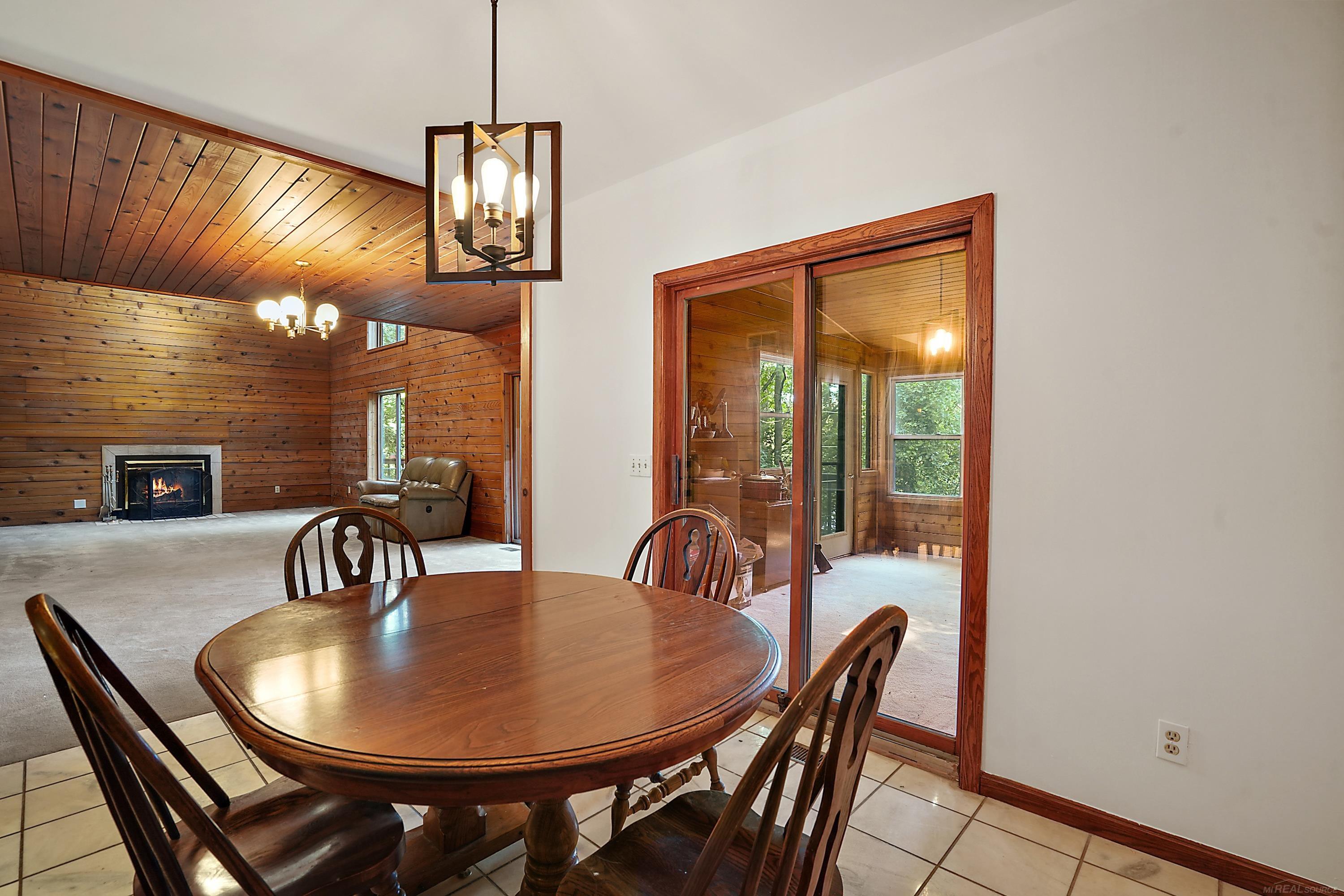 11535 Longden Pinckney, MI 48169 - Photo 10 of 75 50214482-5d1f8b42-9053-445b-b79d-ff8cd614f7d1.JPG