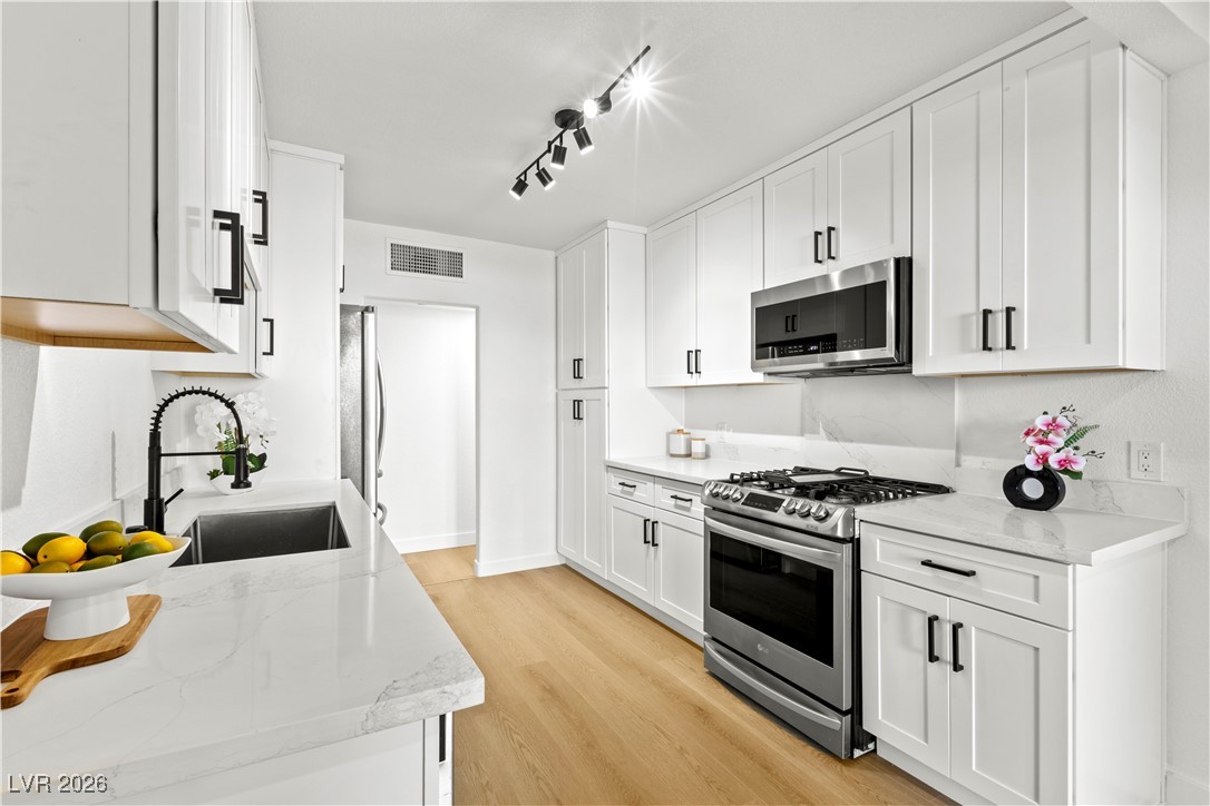 326 West Basic Road Henderson, NV 89015 - Photo 3 of 16