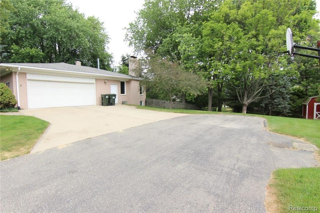 671 Wilwood Road Rochester, MI 48309 - Photo 39 of 39 Driveway.JPG
