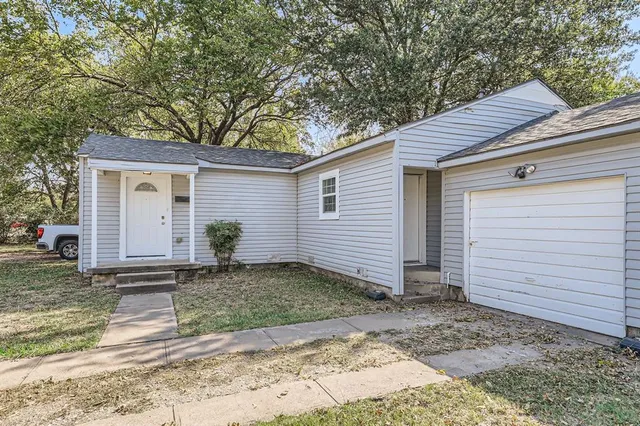 $1,295 | 224 East Boyd Street, Bonham, TX 75418