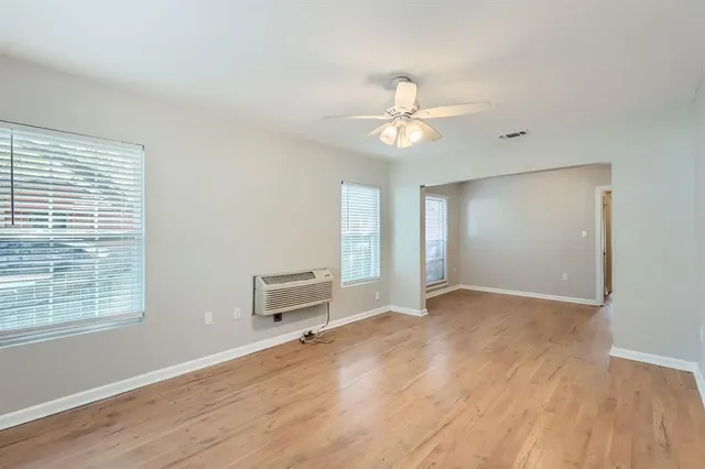 $1,295 | 224 East Boyd Street, Bonham, TX 75418