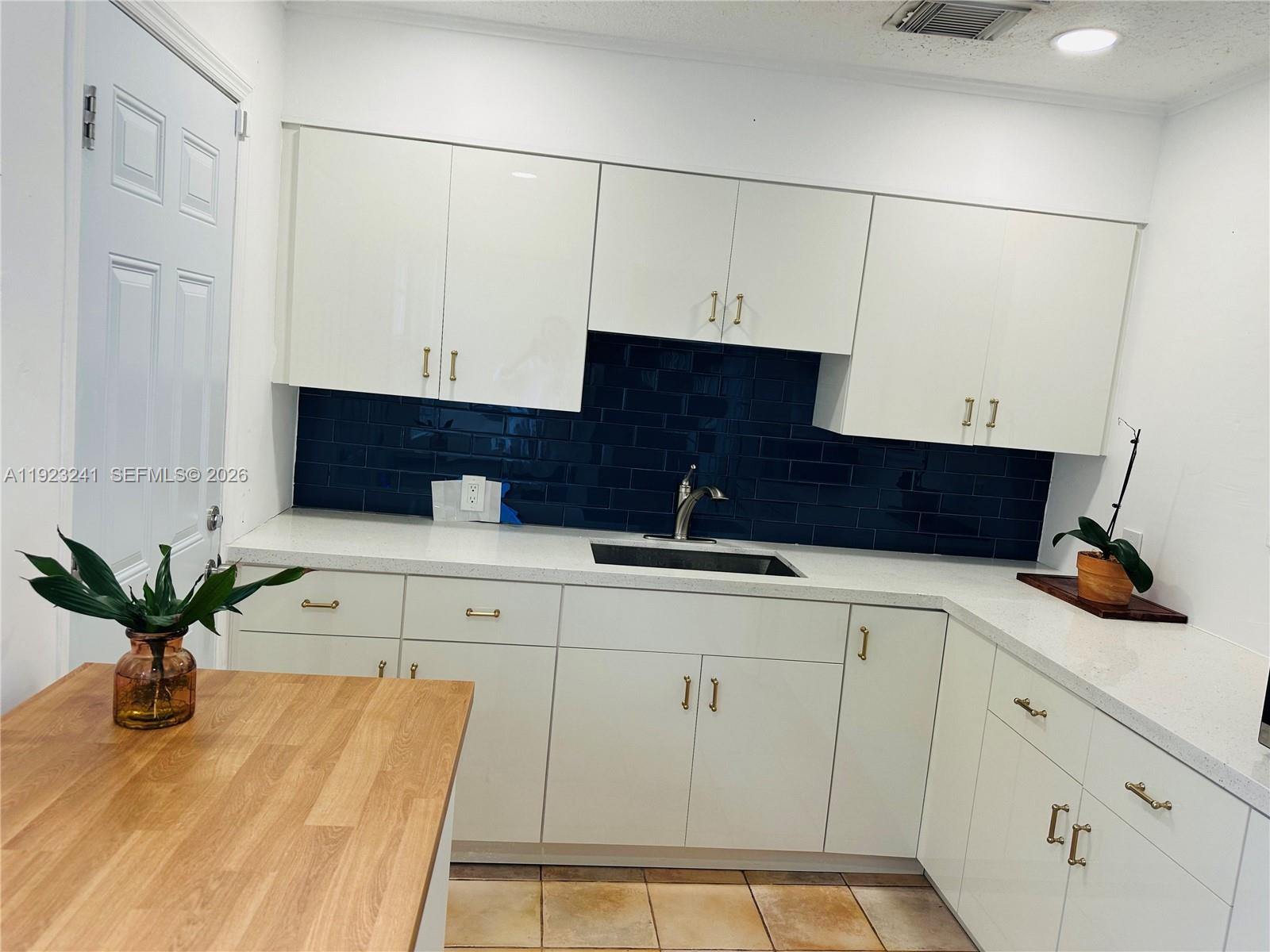 3927 Southwest 64th Avenue Miami, FL 33155 - Photo 13 of 20