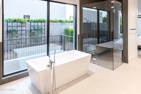 $5,495,000 | 6850 East Joshua Tree Lane, Paradise Valley, AZ 85253