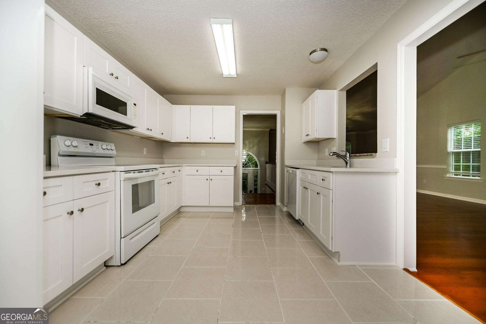 1038 South Hampton Road Hampton, GA 30228 - Photo 4 of 17