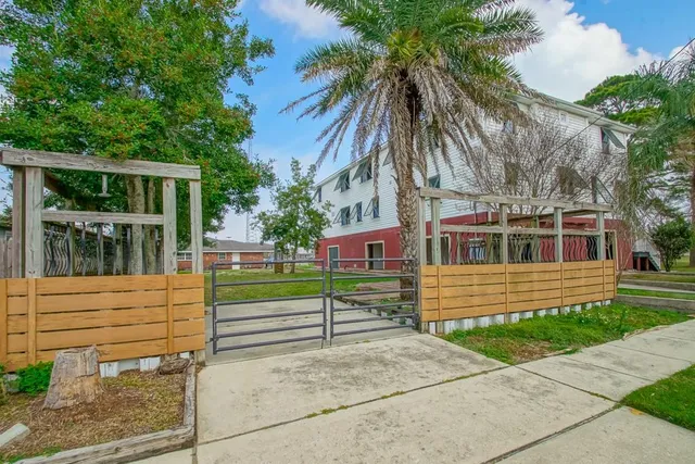 $850,000 | 107 West Brooks Street, New Orleans, LA 70124