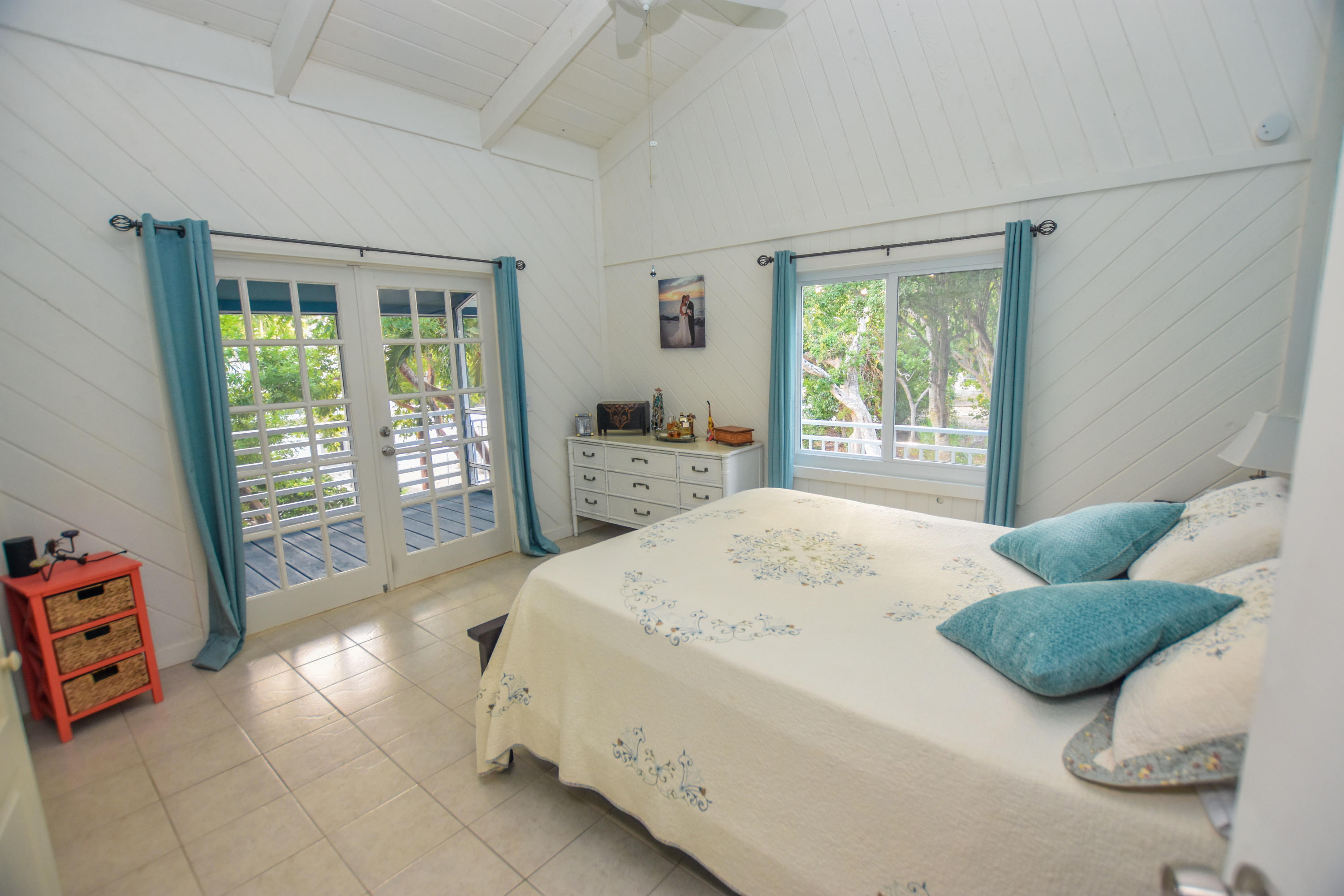 216 Coral Road Islamorada, FL 33036 - Photo 20 of 34 Master Bedroom-1