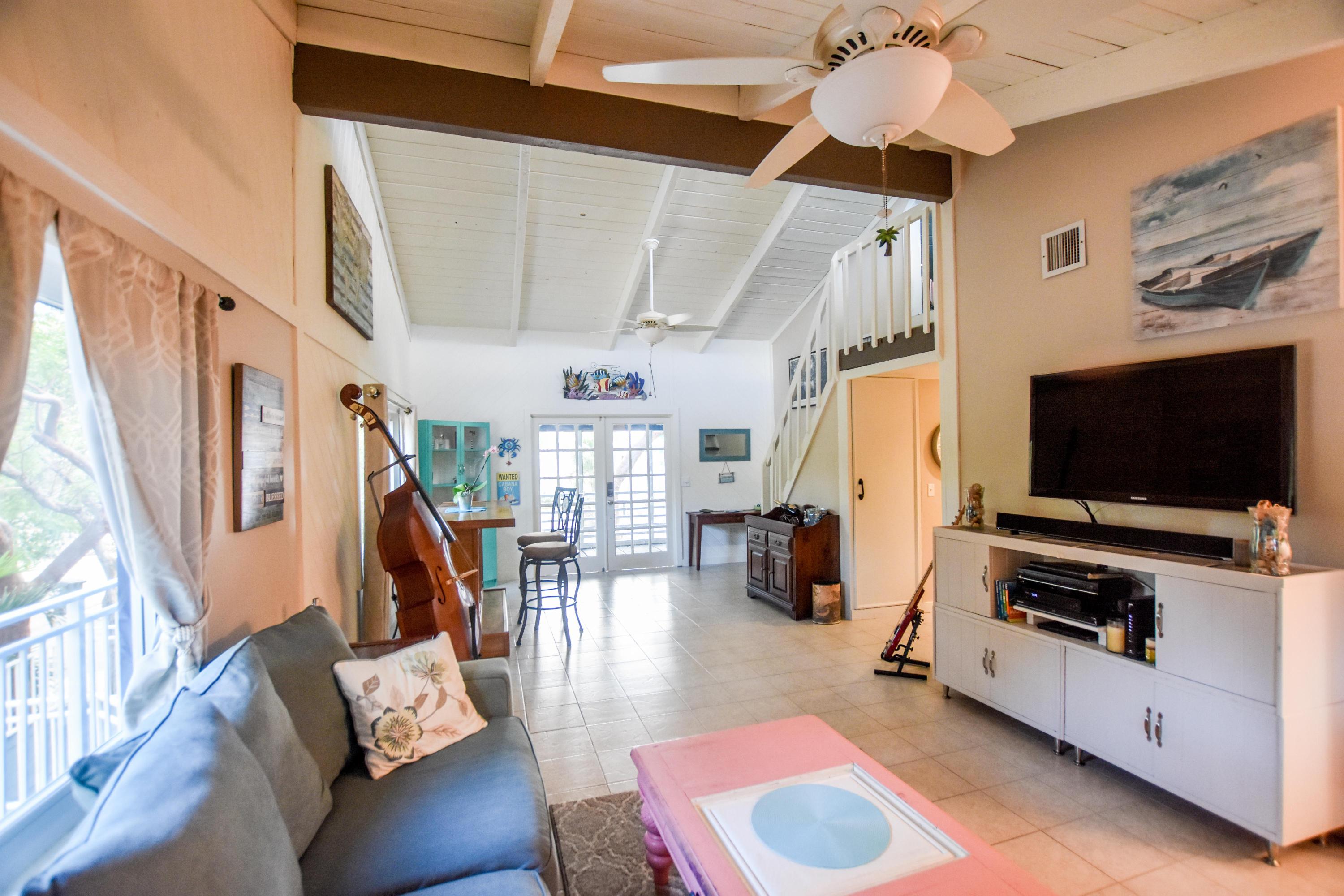 216 Coral Road Islamorada, FL 33036 - Photo 3 of 34 Living Room-3