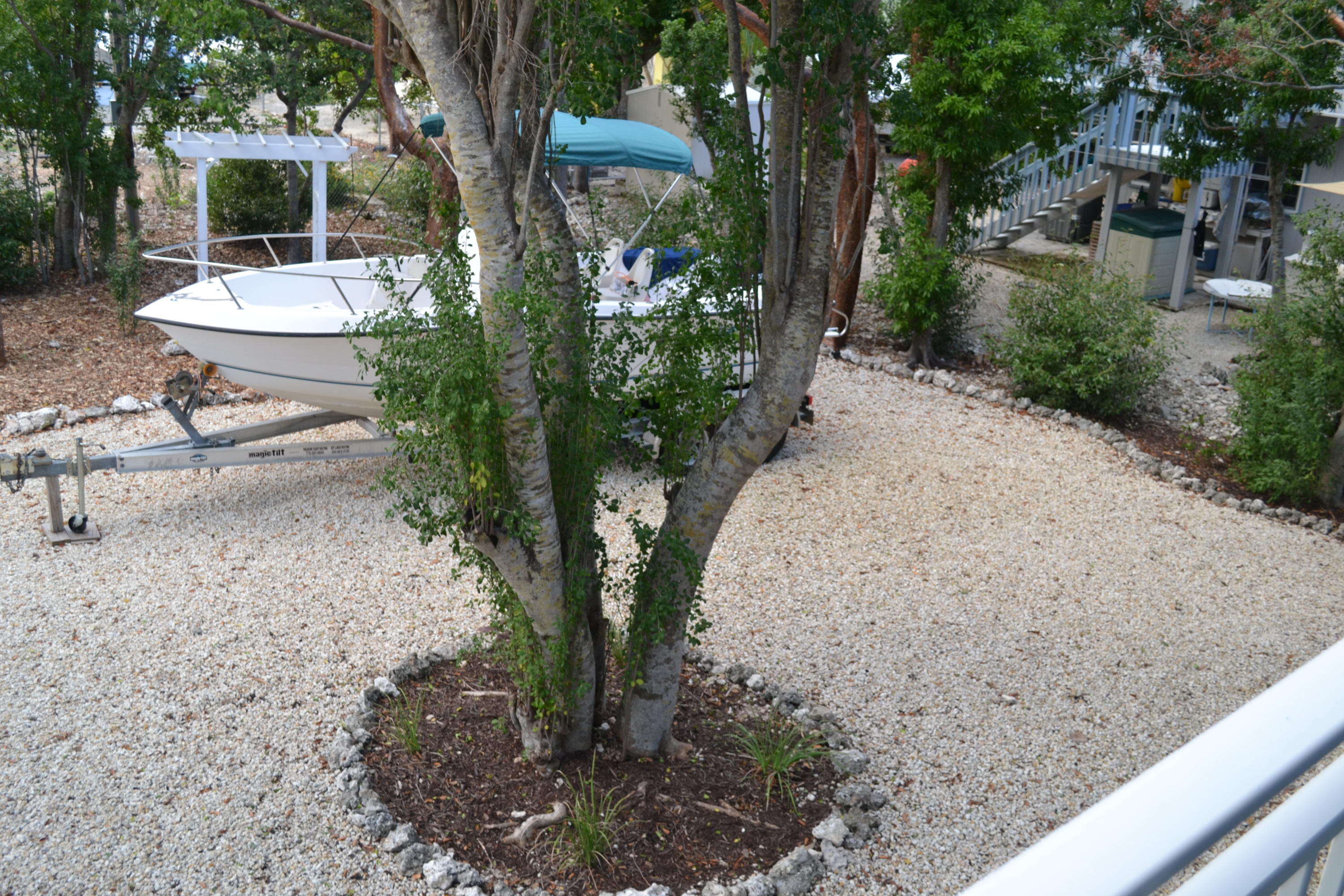 216 Coral Road Islamorada, FL 33036 - Photo 22 of 34 boat/trailer parking