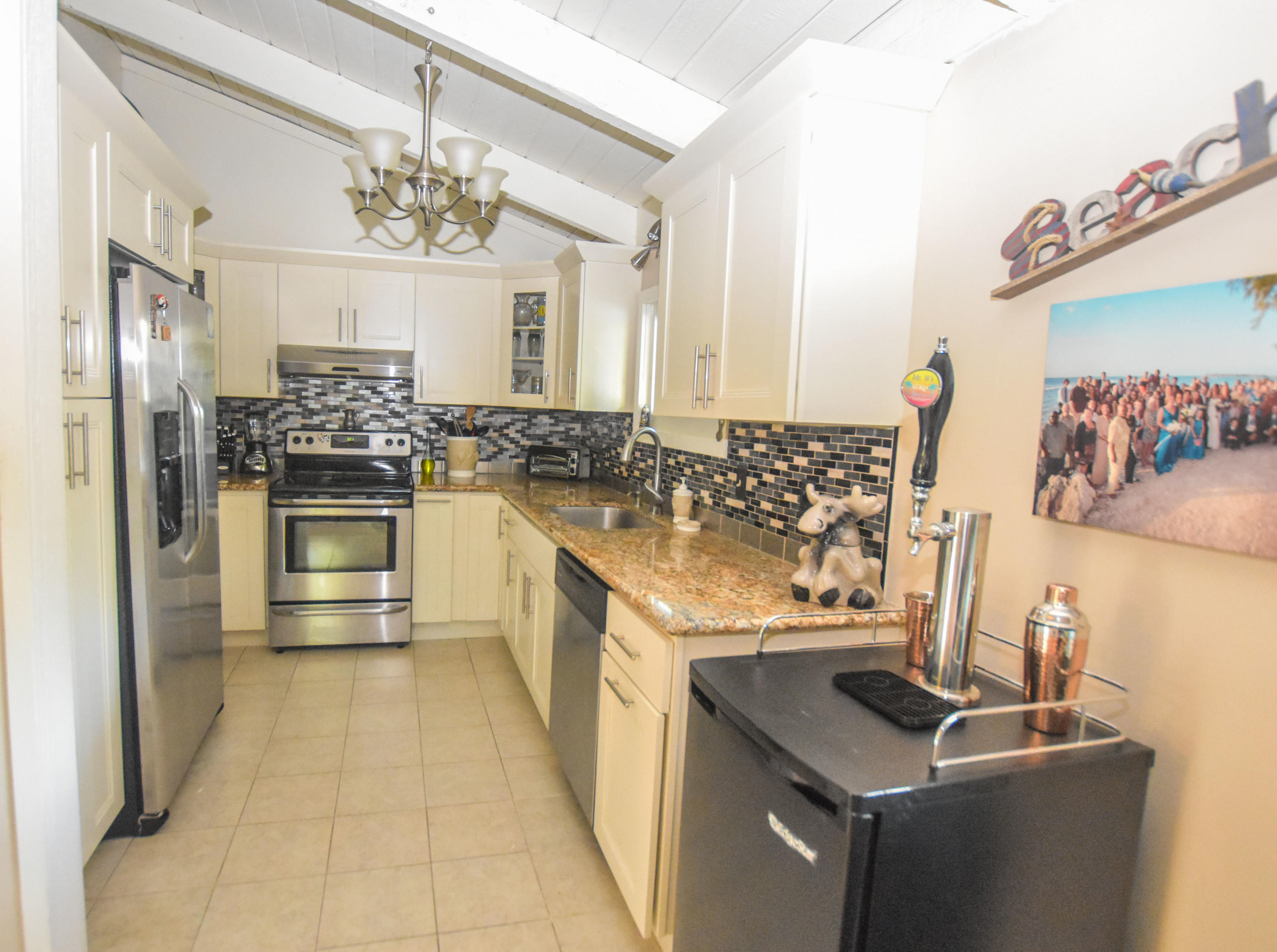 216 Coral Road Islamorada, FL 33036 - Photo 6 of 34 Kitchen-3