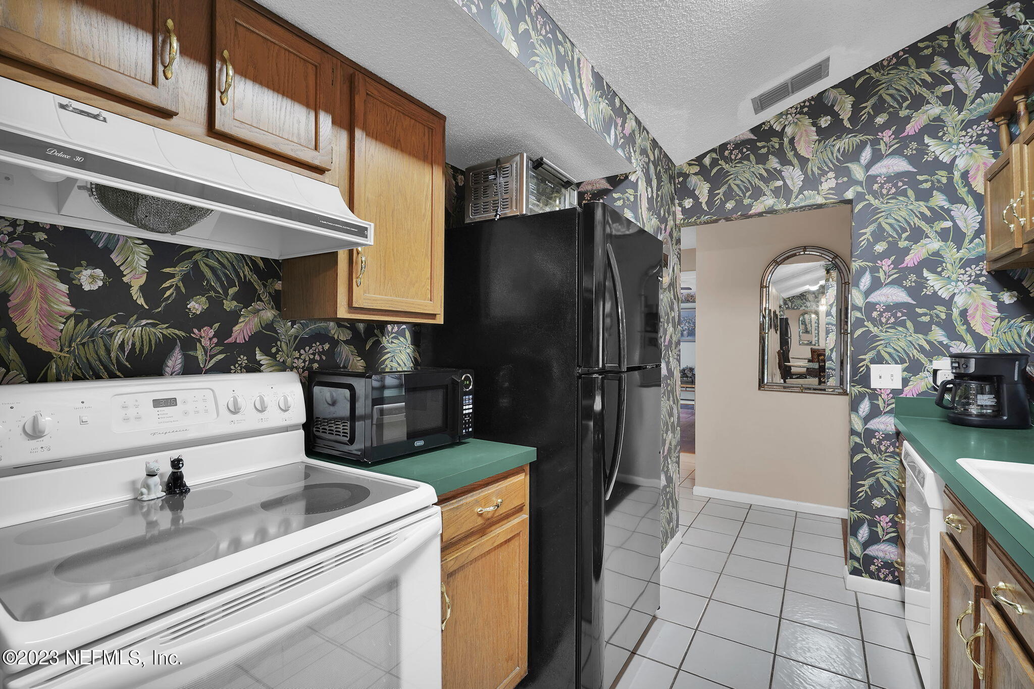 10250 Lake Pines Road Jacksonville, FL 32257 - Photo 13 of 24 a kitchen with a sink and cabinets
