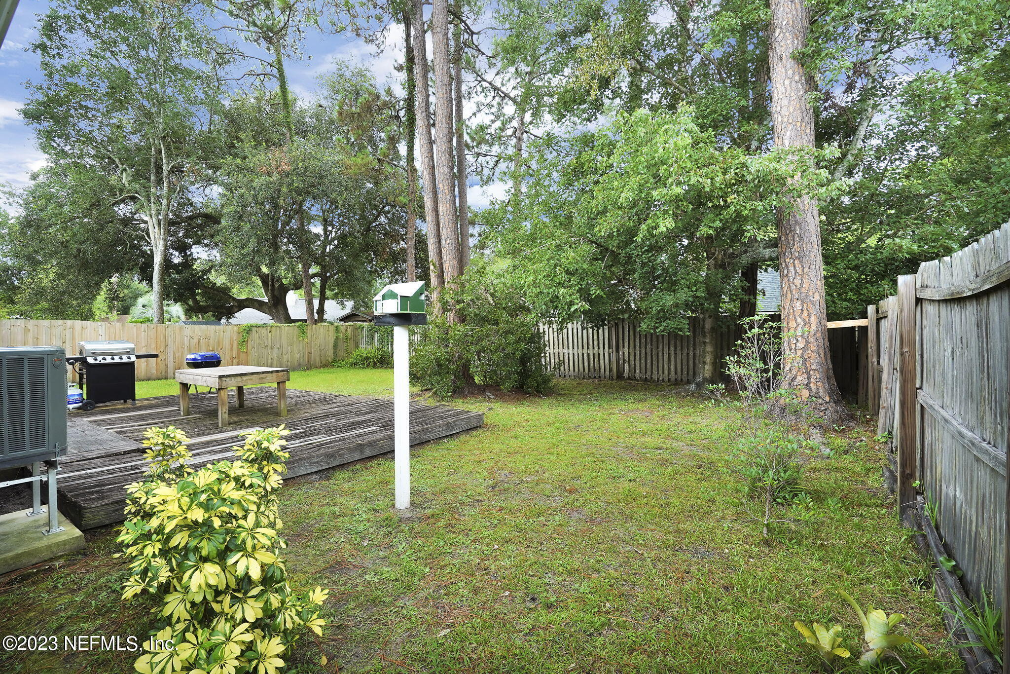 10250 Lake Pines Road Jacksonville, FL 32257 - Photo 21 of 24 a view of a backyard with wooden fence