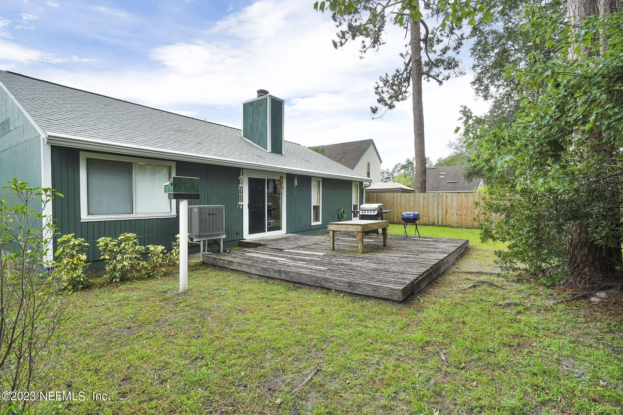10250 Lake Pines Road Jacksonville, FL 32257 - Photo 22 of 24 a front view of a house with garden