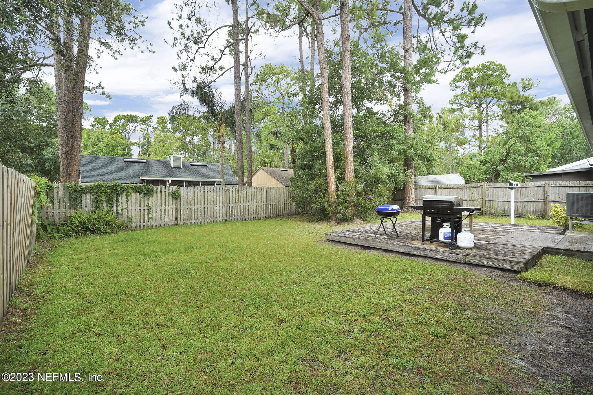 10250 Lake Pines Road Jacksonville, FL 32257 - Photo 24 of 24 a view of a swimming pool with a table and chairs in the patio