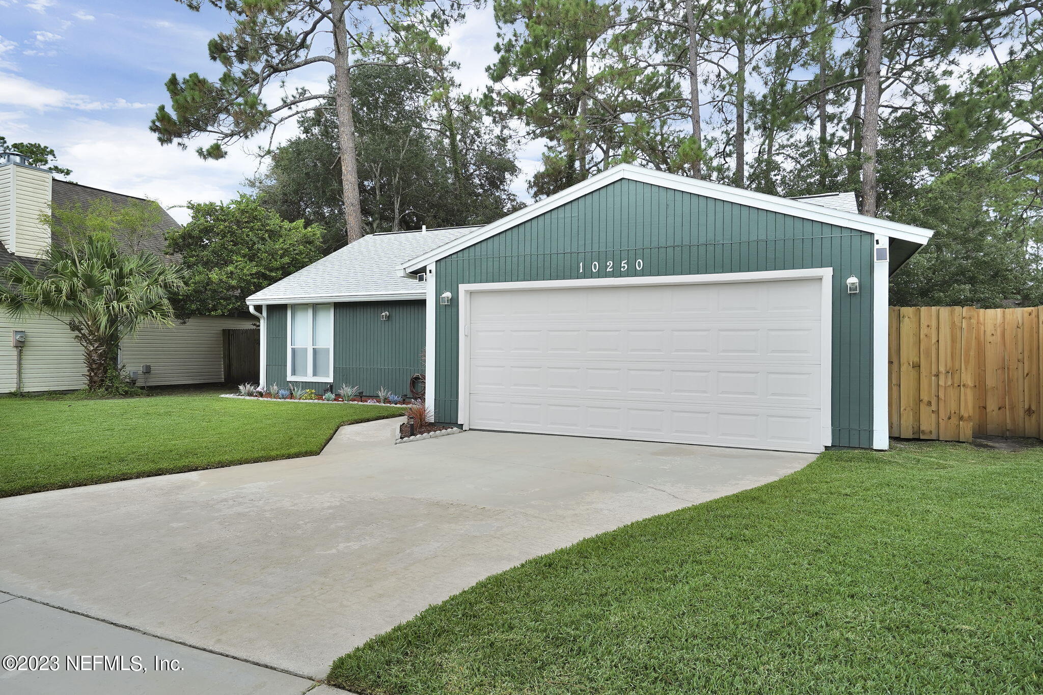 10250 Lake Pines Road Jacksonville, FL 32257 - Photo 3 of 24 a front view of house with yard and green space