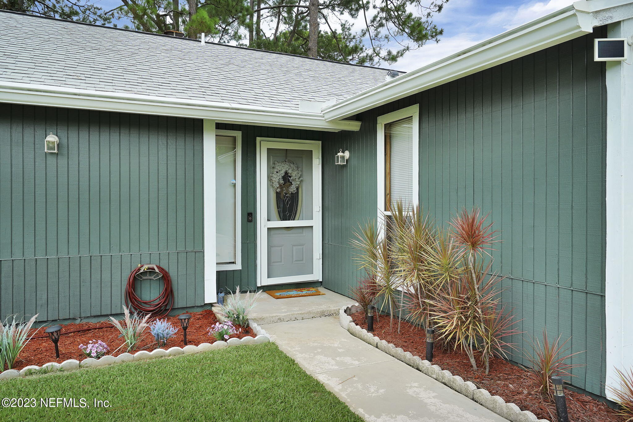 10250 Lake Pines Road Jacksonville, FL 32257 - Photo 4 of 24 a backyard of a house