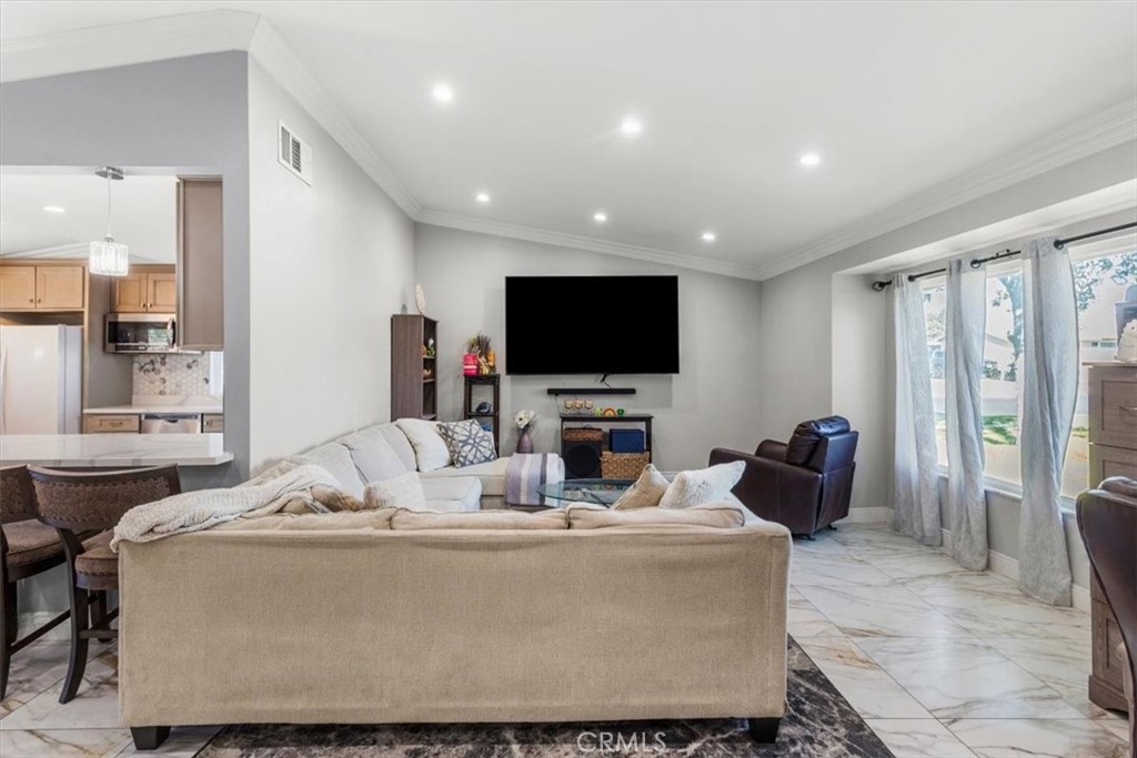 661 Woodhill Street Rialto, CA 92376 - Photo 4 of 49