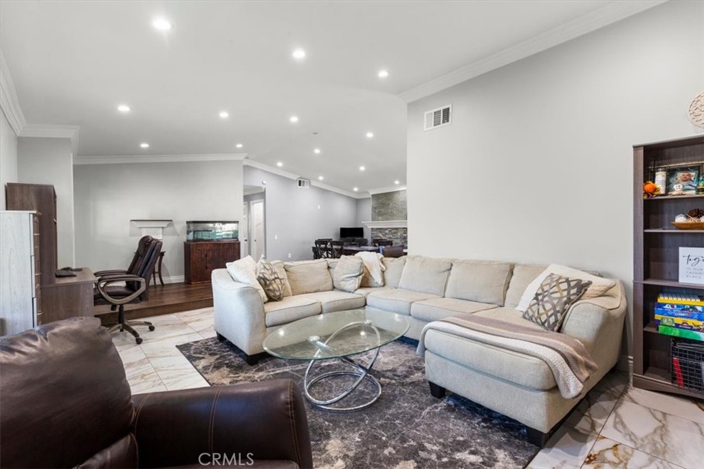 661 Woodhill Street Rialto, CA 92376 - Photo 5 of 49