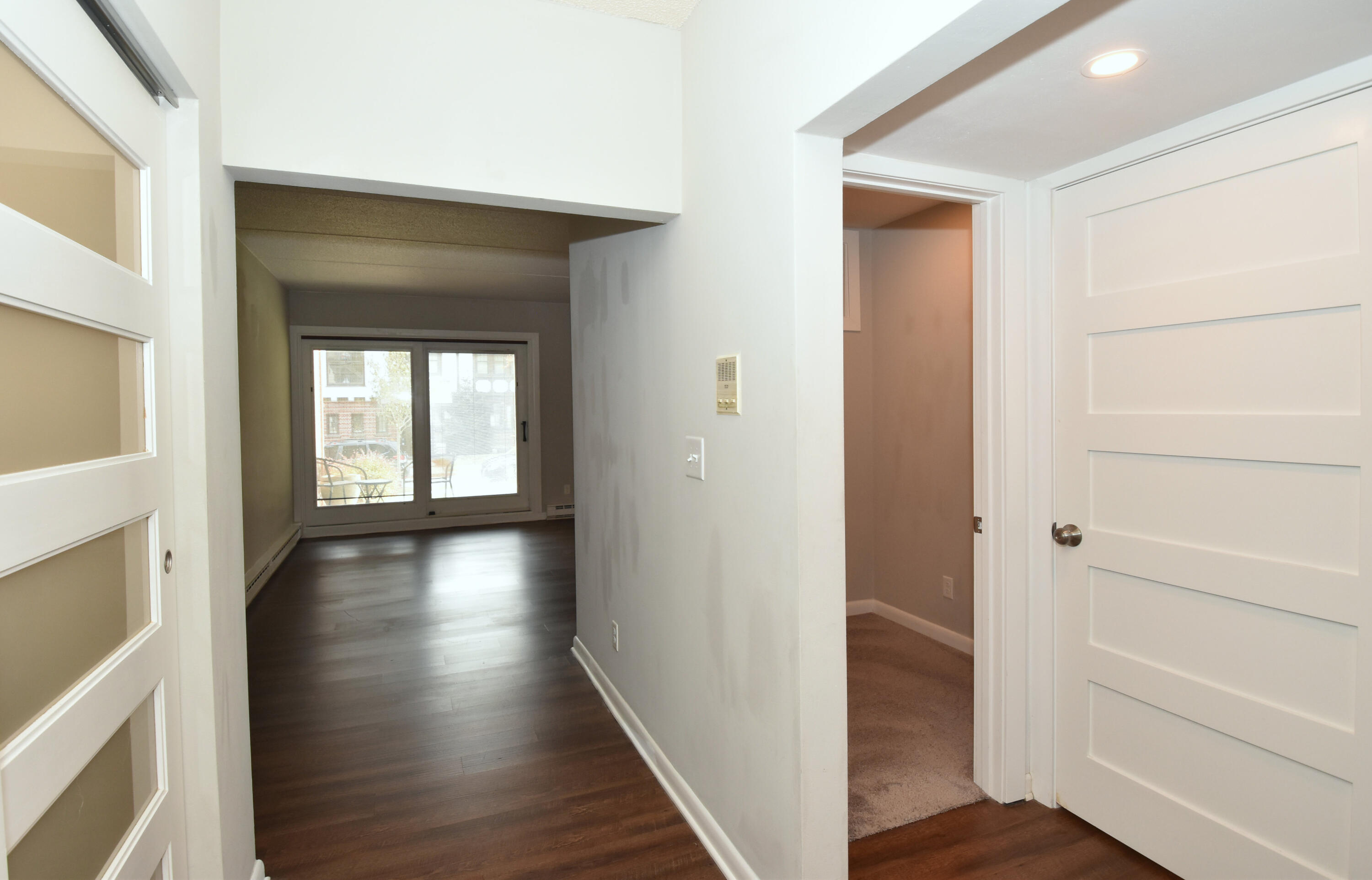 111 11th Street, Unit 1CN Racine, WI 53403 - Photo 27 of 49 Foyer